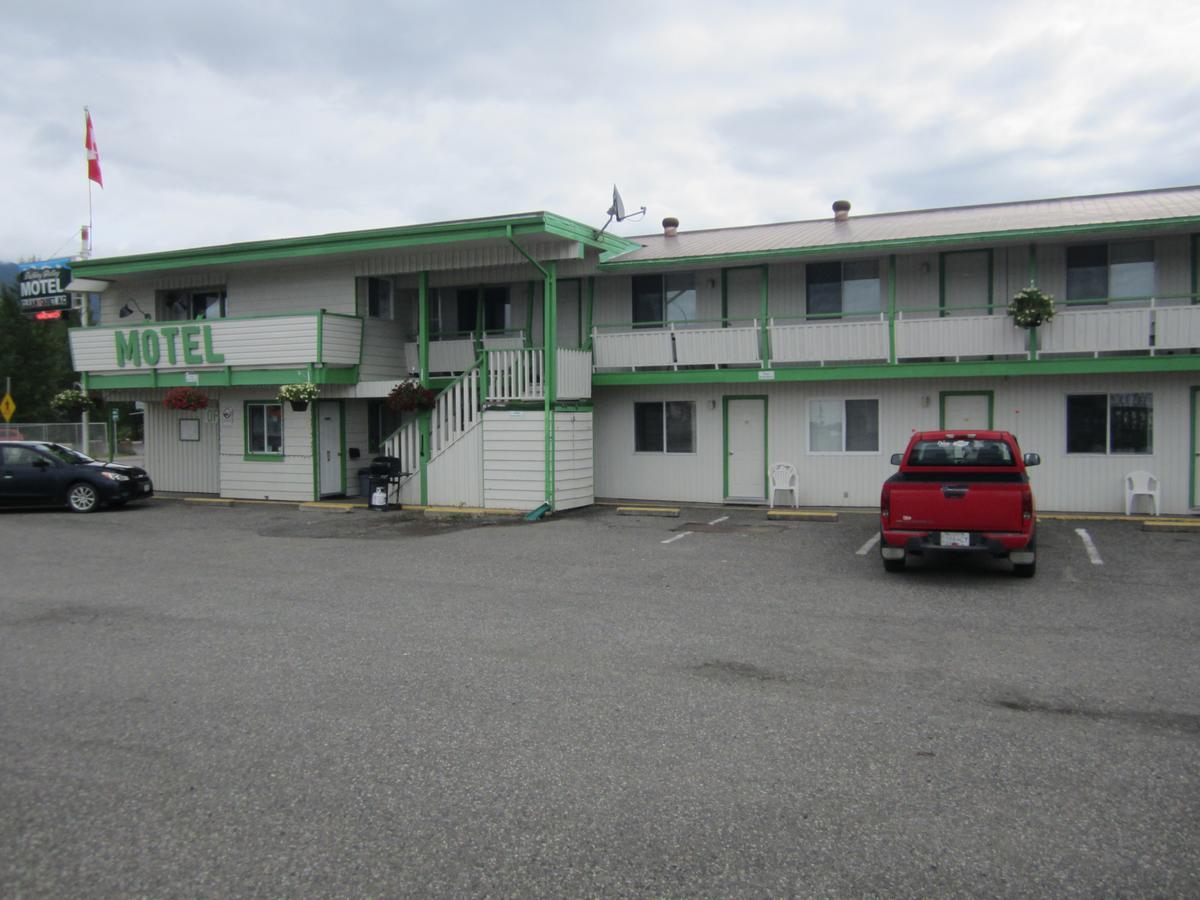 Bulkley Valley Motel New Hazelton Екстериор снимка